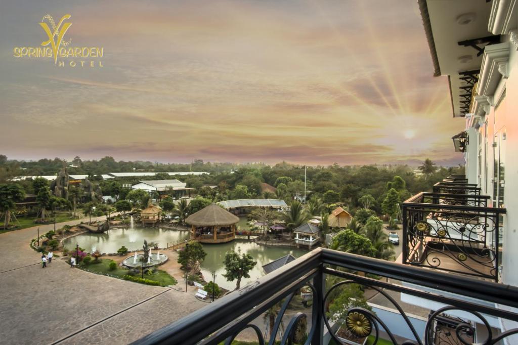 Spring Garden Hotel Lk Long Khanh Extérieur photo