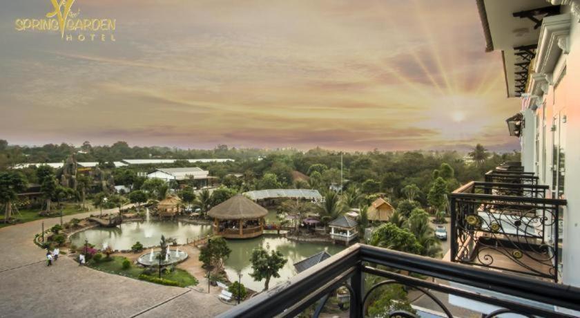 Spring Garden Hotel Lk Long Khanh Extérieur photo